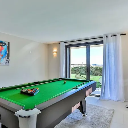 Luxuriose Mit Meeresblick Und Pool In Der Nahe Vom Golfplatz *